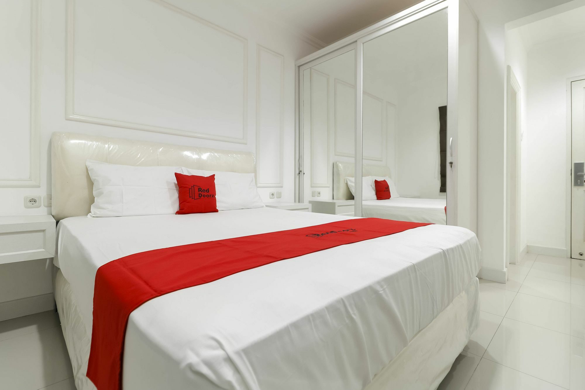 Reddoorz Plus @ Setiabudi Barat Yakarta Exterior foto