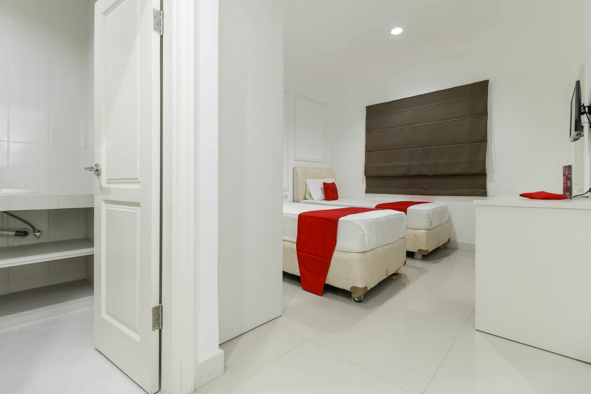 Reddoorz Plus @ Setiabudi Barat Yakarta Exterior foto