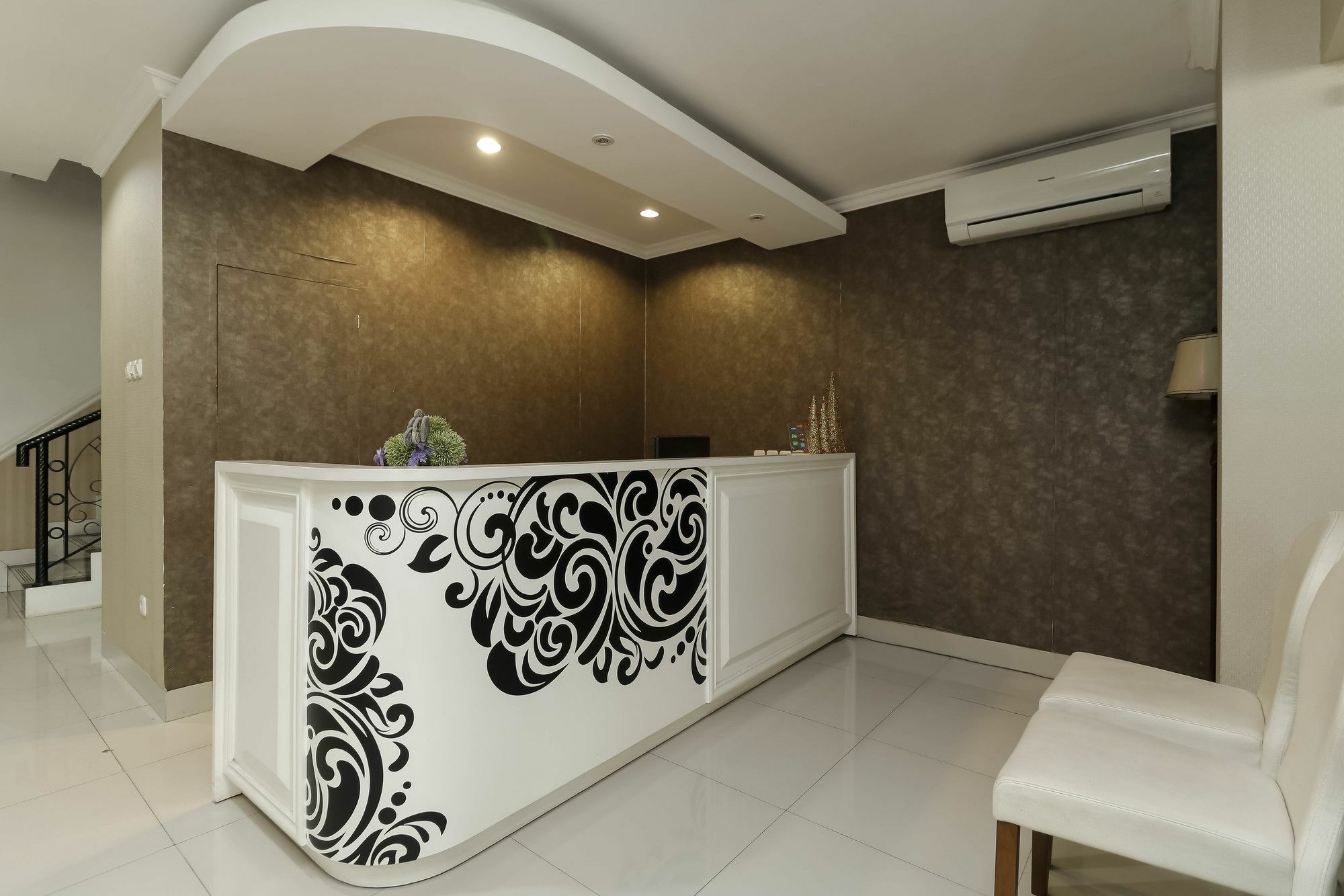 Reddoorz Plus @ Setiabudi Barat Yakarta Exterior foto