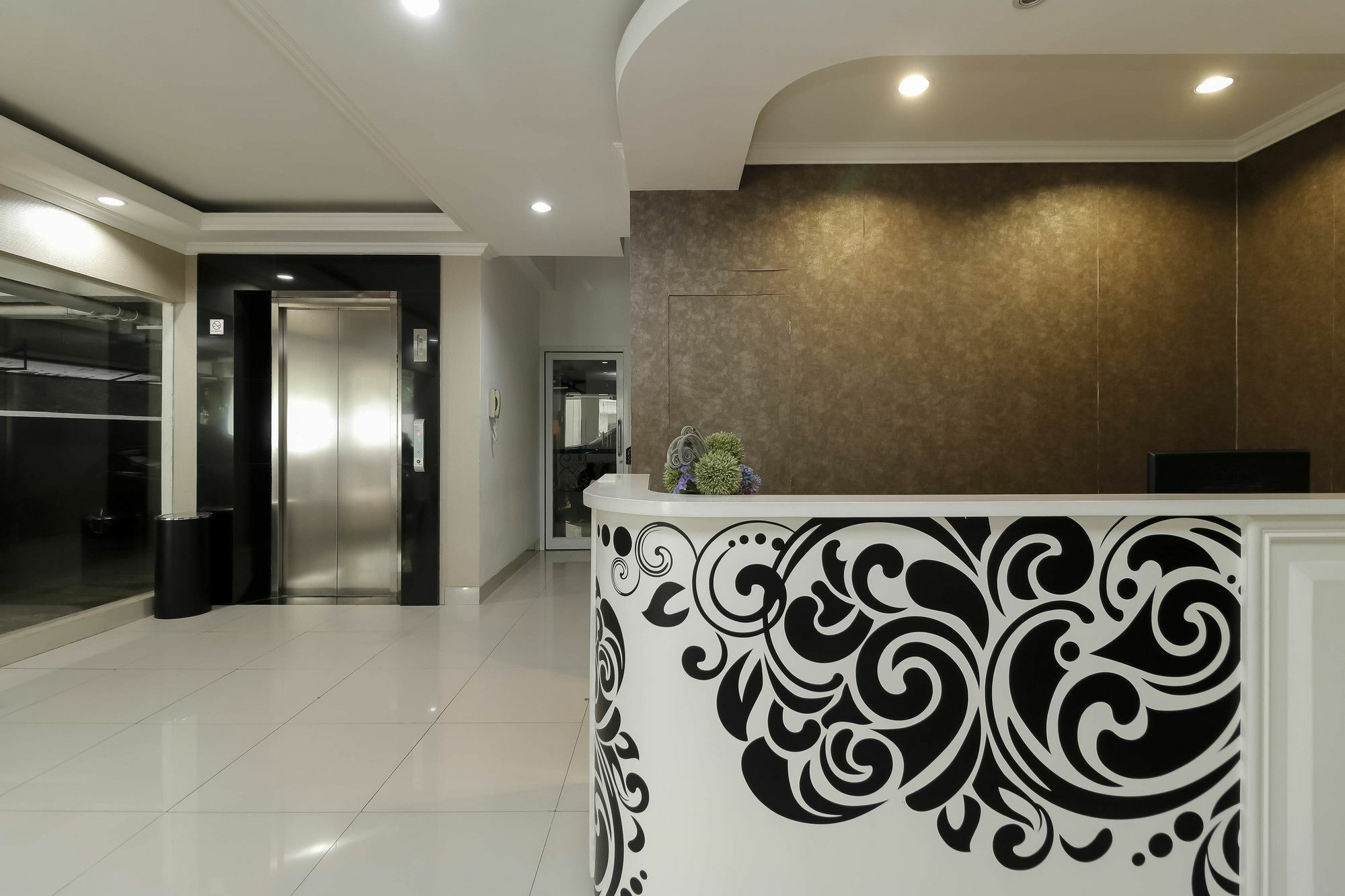 Reddoorz Plus @ Setiabudi Barat Yakarta Exterior foto