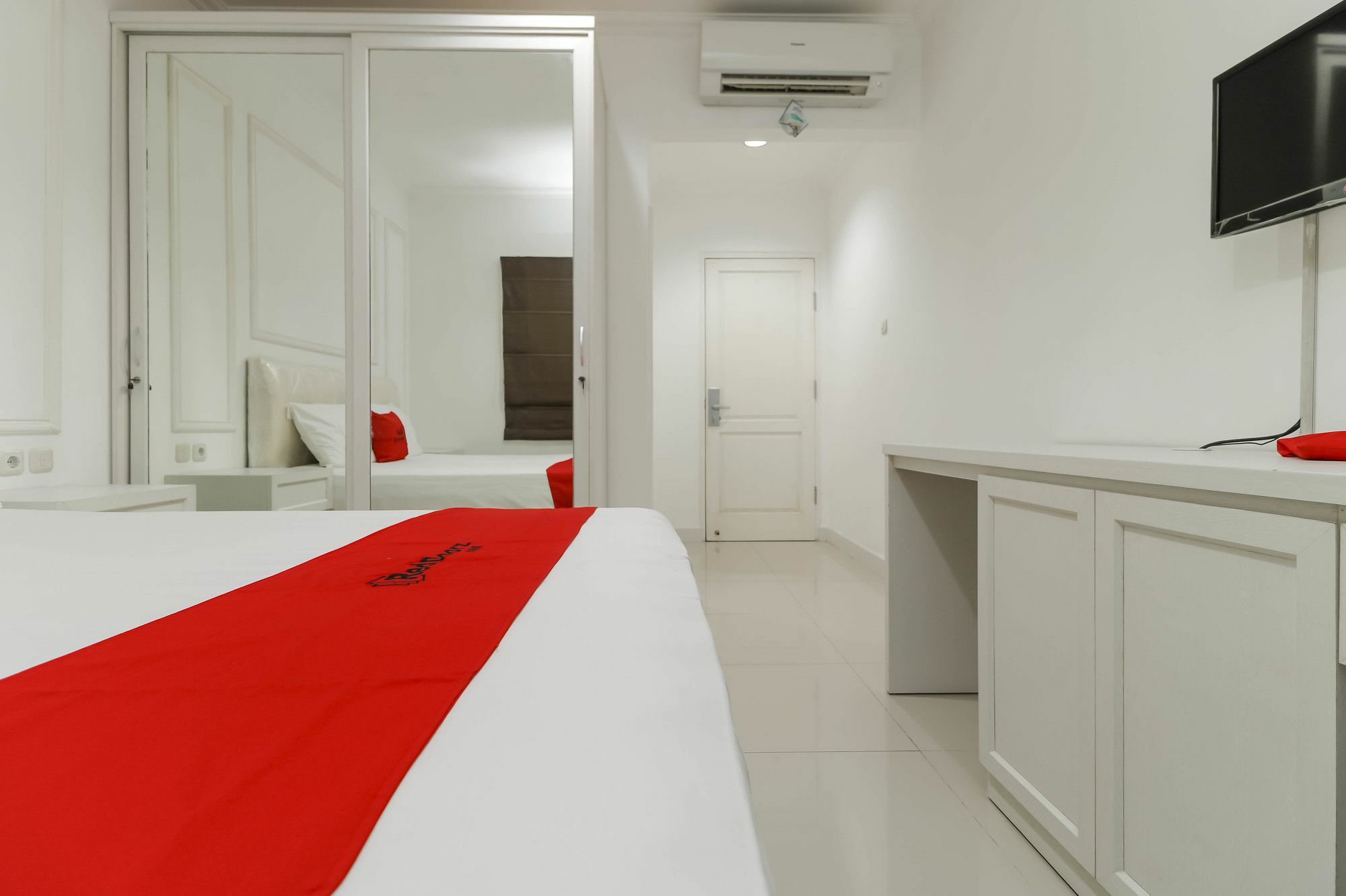 Reddoorz Plus @ Setiabudi Barat Yakarta Exterior foto