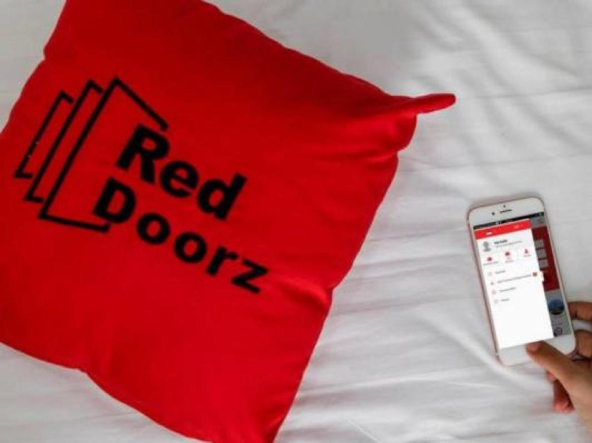 Reddoorz Plus @ Setiabudi Barat Yakarta Exterior foto